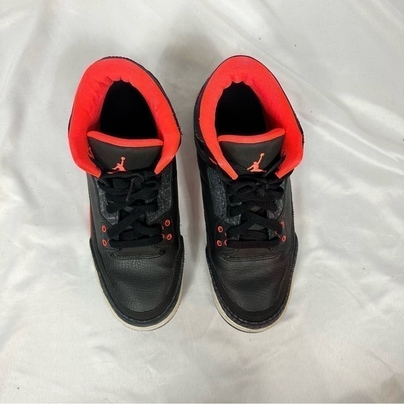 AIR Jordan 3 Retro Crimson Sneakers in Size 7 Youth - Picture 2 of 6